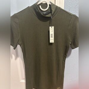 Tahari Olive Short Sleeve ribbed womens tee xs